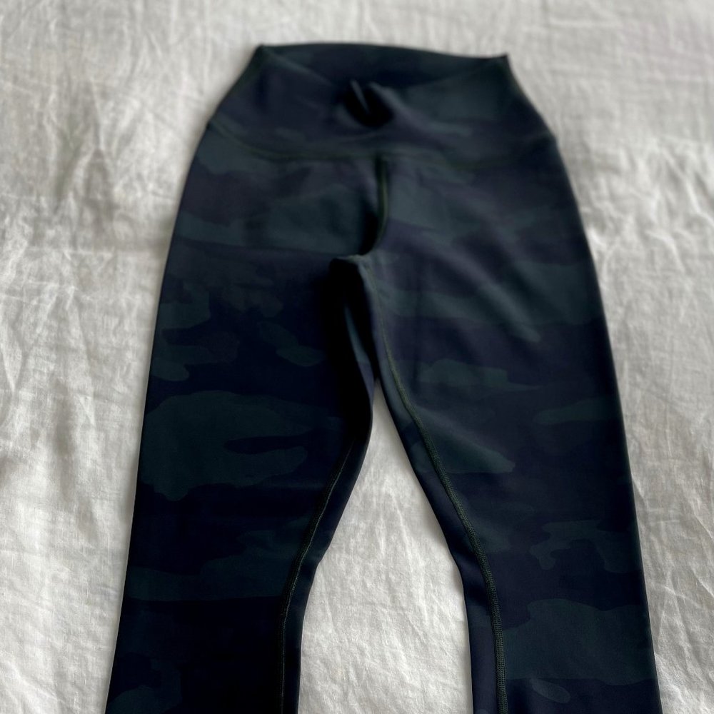 ALO Yoga Camo Vapor High-Waisted Leggings -  Size XS